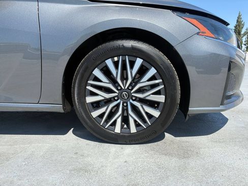 Used 2025 Nissan Altima 2.5 SV FWD image 30