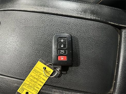 Used 2015 Toyota Highlander Limited image 34