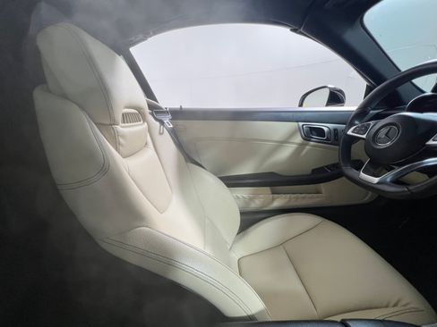 Certified 2019 Mercedes-Benz SLC 300 image 16