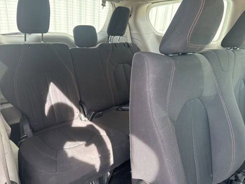 Used 2018 Chrysler Pacifica L image 7