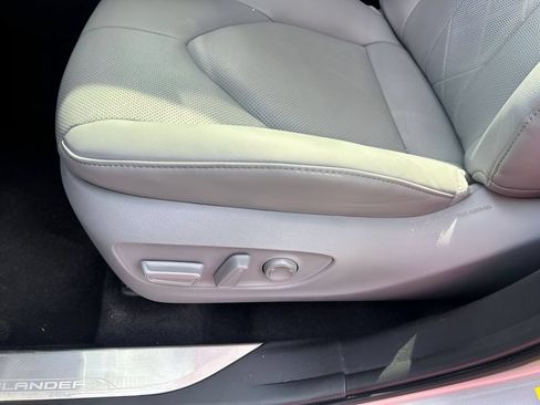 Used 2025 Toyota Highlander Platinum AWD/4WD image 21