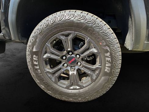 Used 2025 GMC Canyon Elevation w/ Convenience Package AWD/4WD image 9