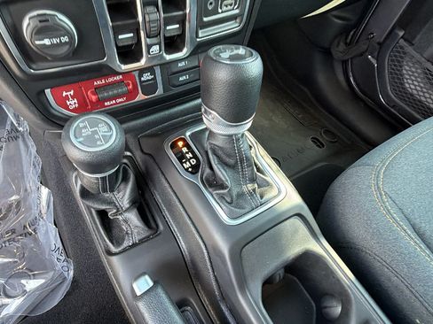 Used 2025 Jeep Wrangler Unlimited Sport S 4xe AWD/4WD image 31