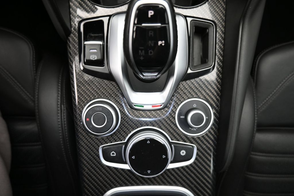 Used 2022 Alfa Romeo Giulia Quadrifoglio RWD image 18
