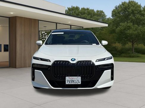 Used 2026 BMW 750e xDrive AWD/4WD image 4