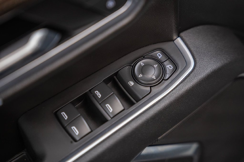 Used 2025 Chevrolet Silverado 1500 LT AWD/4WD image 42