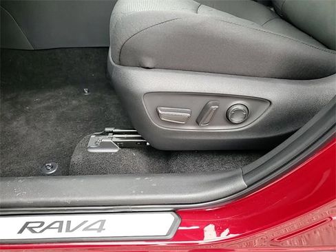 Used 2025 Toyota RAV4 XLE w/ Convenience Package image 12