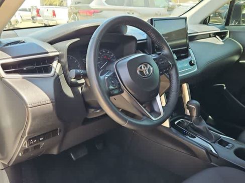 Used 2025 Toyota Corolla Cross LE FWD image 10