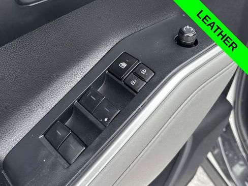 Used 2023 Toyota Highlander L image 9