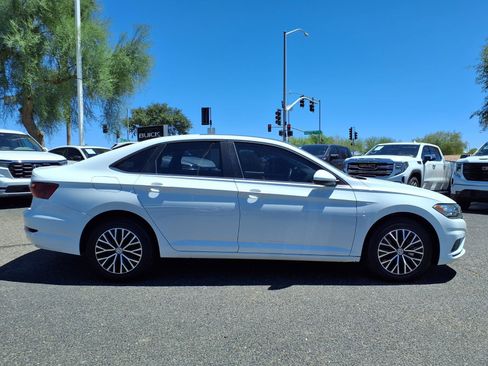 Used 2021 Volkswagen Jetta SE FWD image 4