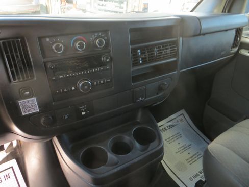 Used 2017 GMC Savana 2500 image 10