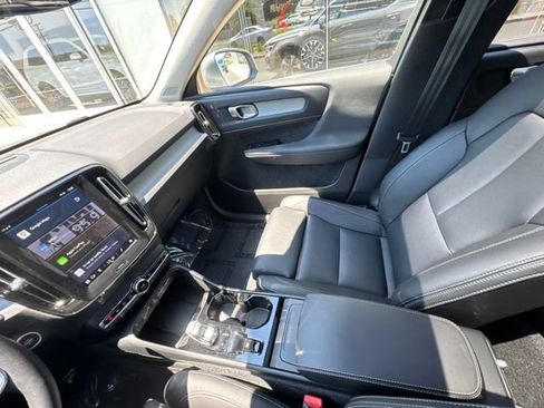 Used 2025 Volvo XC40 B5 Plus AWD/4WD image 22
