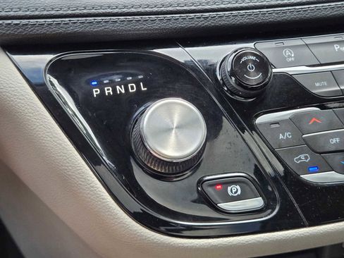Used 2020 Chrysler Pacifica Limited FWD image 37
