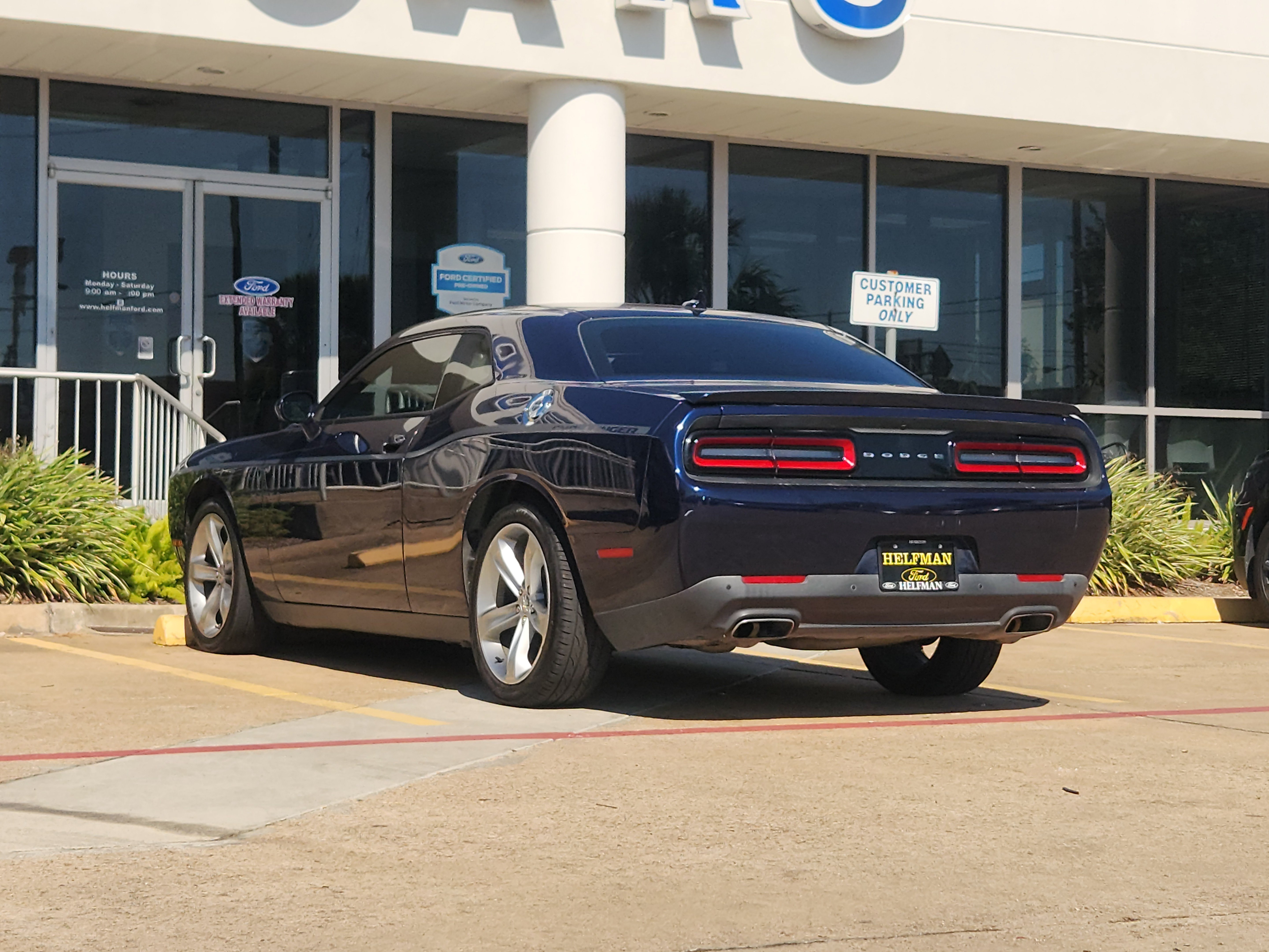 Used 2015 Dodge Challenger SXT w/ Super Sport Group (SS/T) RWD image 3