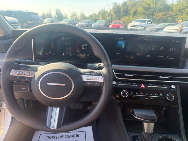 Used 2025 Hyundai Sonata SE FWD image 12