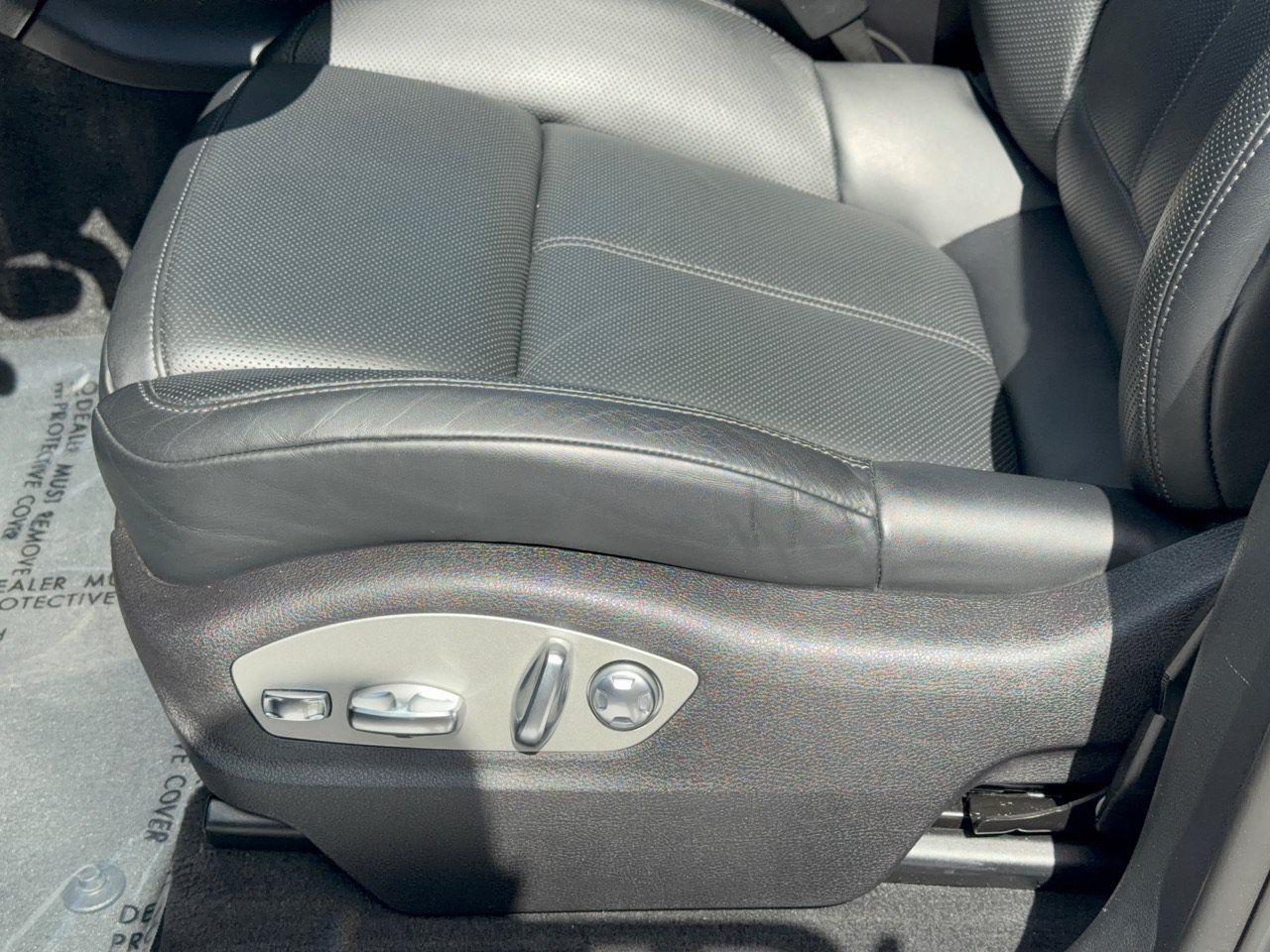 Certified 2024 Porsche Macan AWD/4WD image 16