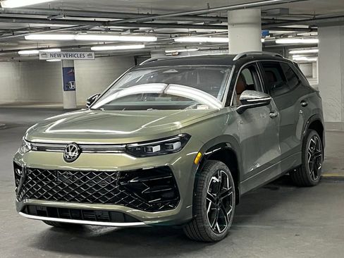 New 2026 Volkswagen Tiguan SEL R-Line image 3