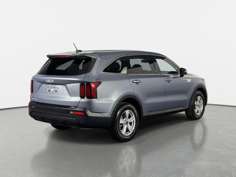 Used 2023 Kia Sorento LX FWD image 7