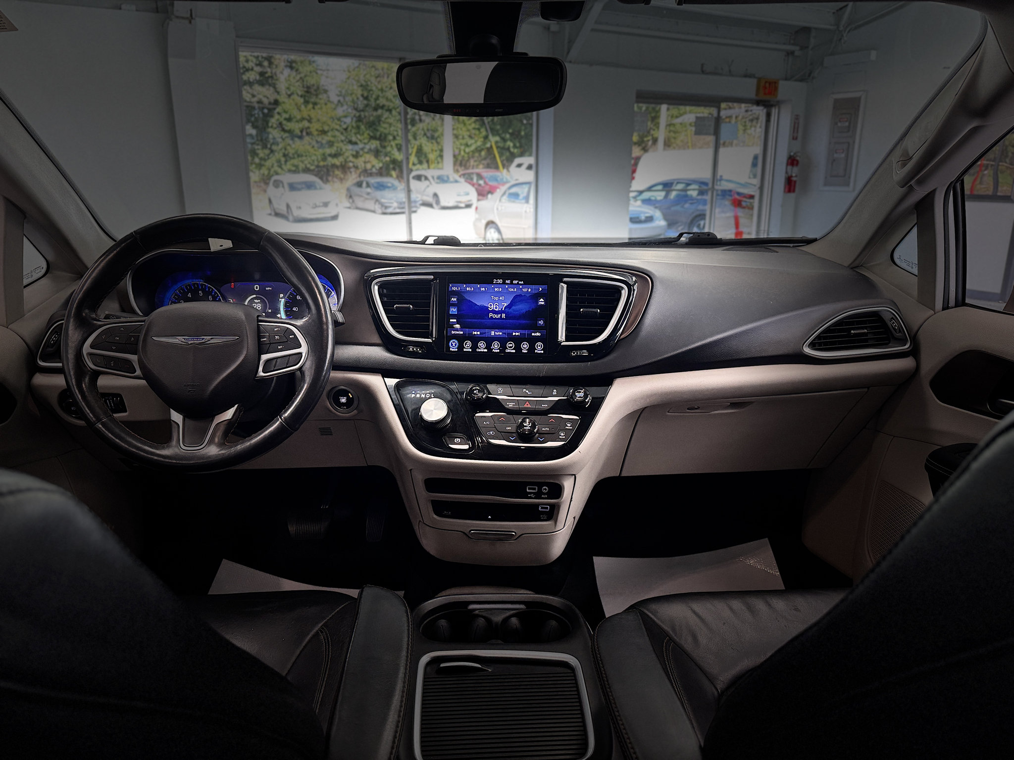 Used 2017 Chrysler Pacifica Touring-L Plus FWD image 21