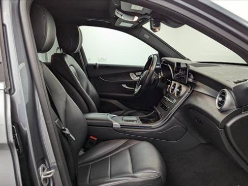 Used 2022 Mercedes-Benz GLC 300 4MATIC image 23
