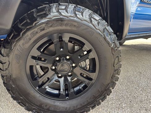 Used 2016 Toyota Tacoma SR5 w/ Towing Package RWD image 28