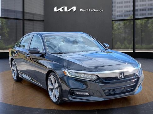 Used 2018 Honda Accord Touring image 3