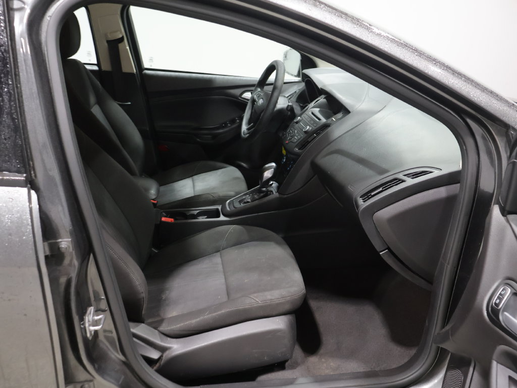 Used 2015 Ford Focus SE FWD image 21