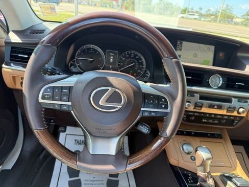 Used 2017 Lexus ES 350 350 w/ Navigation System Package image 22