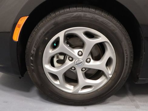 Certified 2023 Chrysler Pacifica Limited FWD image 27