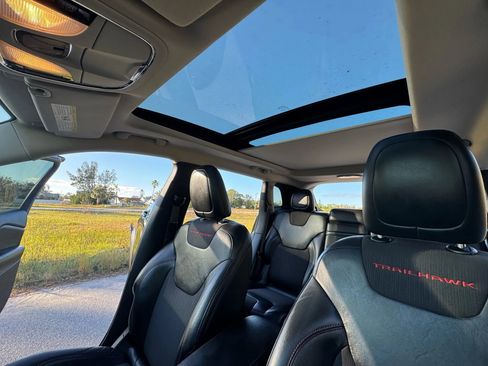 Used 2016 Jeep Cherokee Trailhawk w/ Comfort/Convenience Group image 18