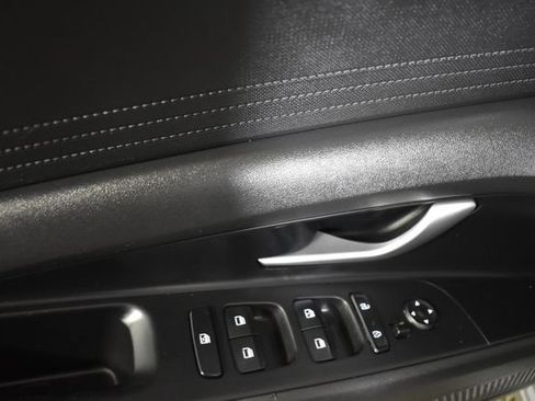 Used 2022 Hyundai Elantra SEL w/ Preferred Accessory Package FWD image 8