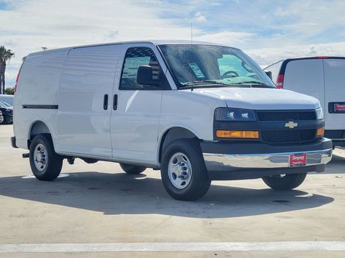 New 2026 Chevrolet Express 2500 w/ Communications Package RWD image 21