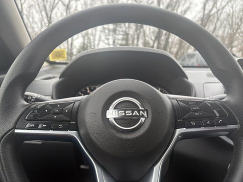 Used 2025 Nissan Altima 2.5 SV image 24