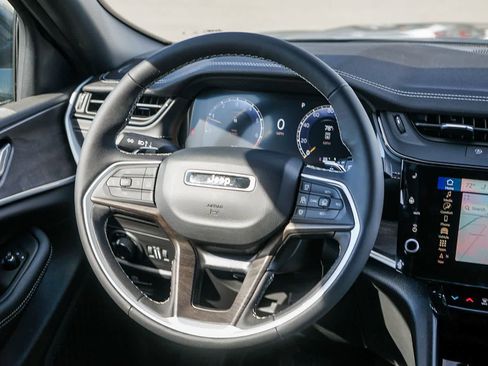 New 2026 Jeep Grand Cherokee Altitude image 16