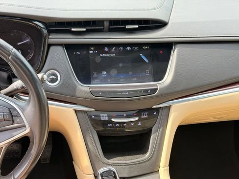 Used 2018 Cadillac XT5 Luxury w/ Driver Awareness Package FWD image 16