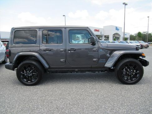 Used 2025 Jeep Wrangler Unlimited Sahara w/ Safety Group AWD/4WD image 2