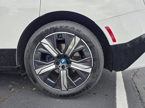 Used 2024 BMW iX xDrive50 w/ Sport Package AWD/4WD image 11