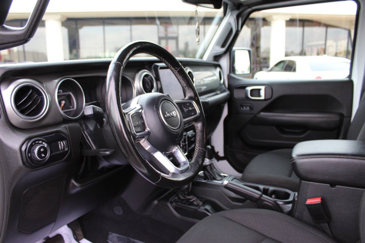 Used 2023 Jeep Gladiator Overland w/ Cold Weather Group AWD/4WD image 9