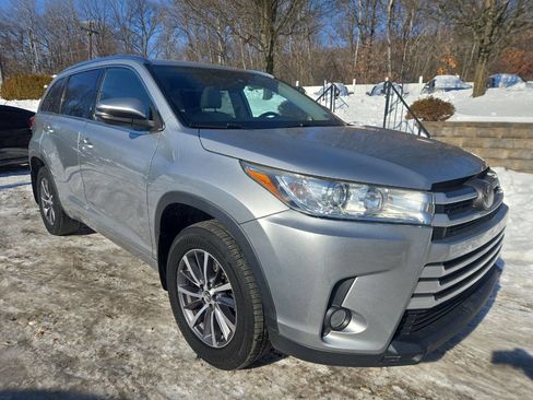 Used 2018 Toyota Highlander XLE image 1
