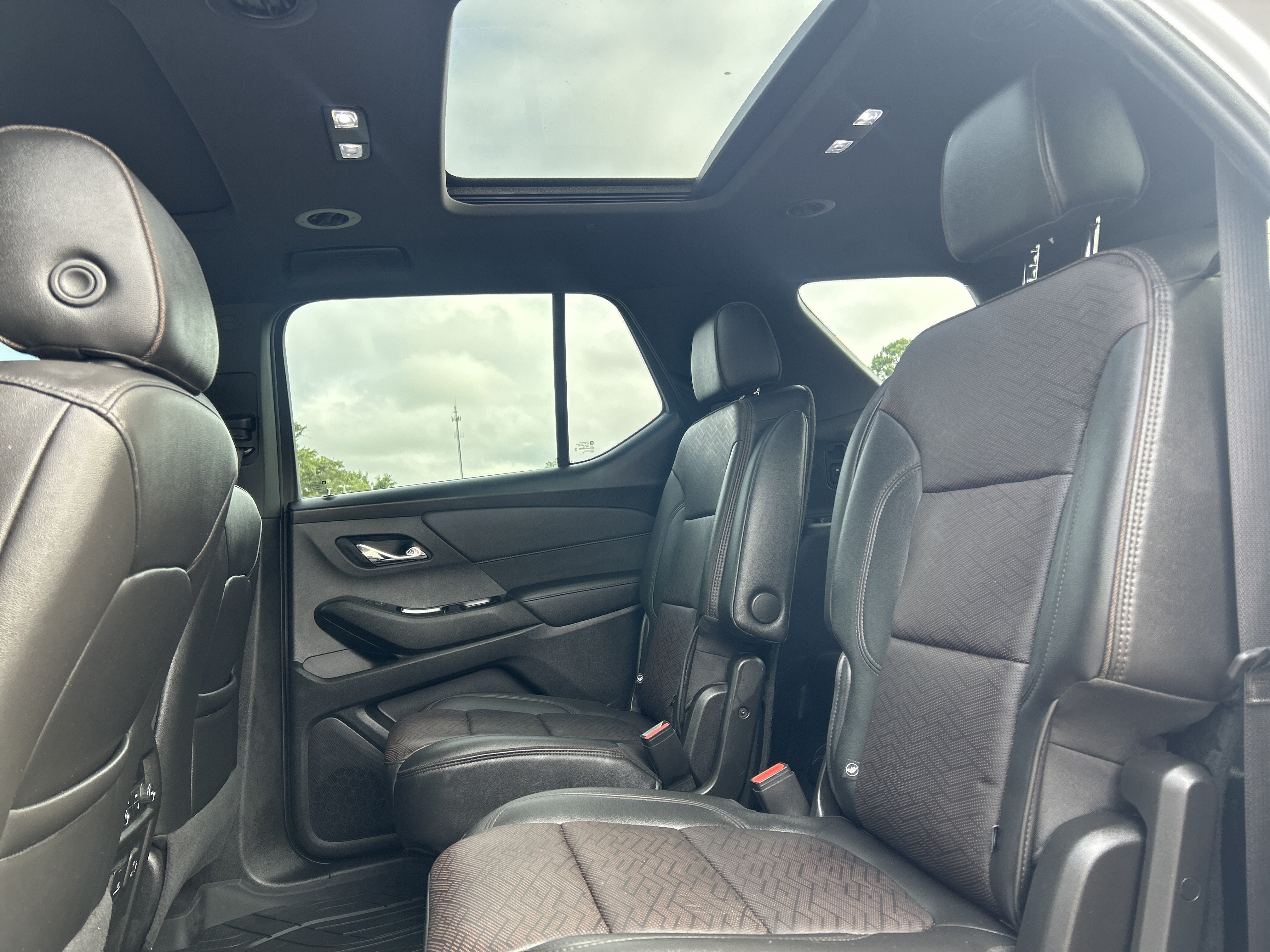 Used 2023 Chevrolet Traverse High Country w/ LPO, Floor Liner Package AWD/4WD image 15