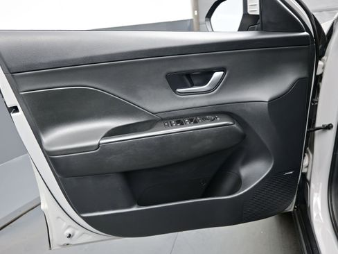 Used 2024 Hyundai Kona Limited FWD image 9