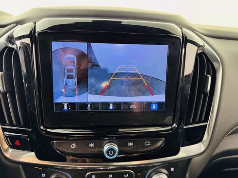 Used 2023 Chevrolet Traverse Premier FWD image 18