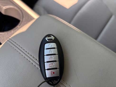 Used 2025 Nissan Altima 2.5 SV FWD image 21