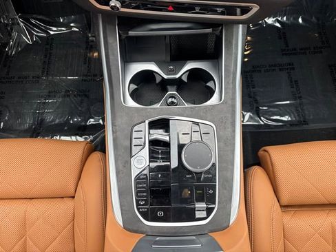 Certified 2024 BMW X7 xDrive40i w/ Premium Package image 23