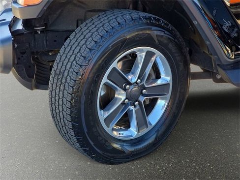 Used 2018 Jeep Wrangler Unlimited Sahara image 35
