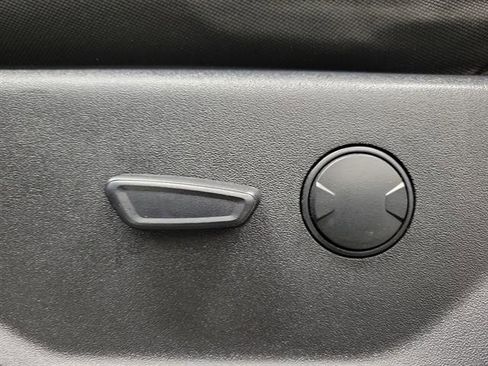 Used 2020 Ford Expedition XLT image 18