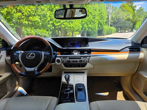 Used 2013 Lexus ES 300h w/ Premium Pkg FWD image 15
