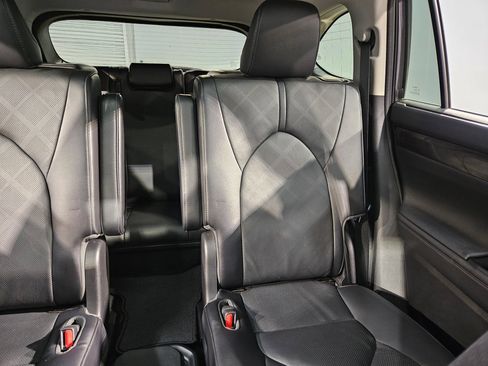 Used 2023 Toyota Highlander Platinum FWD image 14