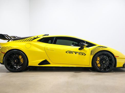 Used 2022 Lamborghini Huracan STO image 60