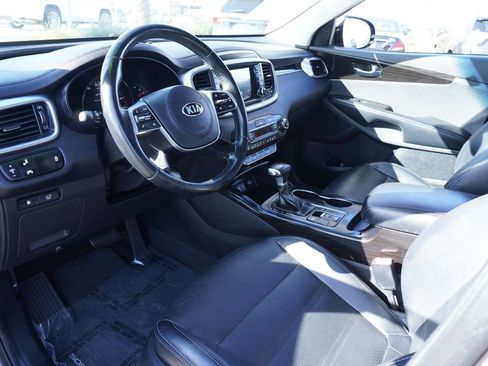 Used 2019 Kia Sorento EX image 17